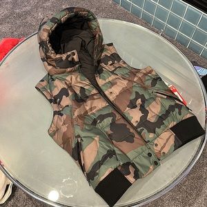 North face 550 camouflage vest